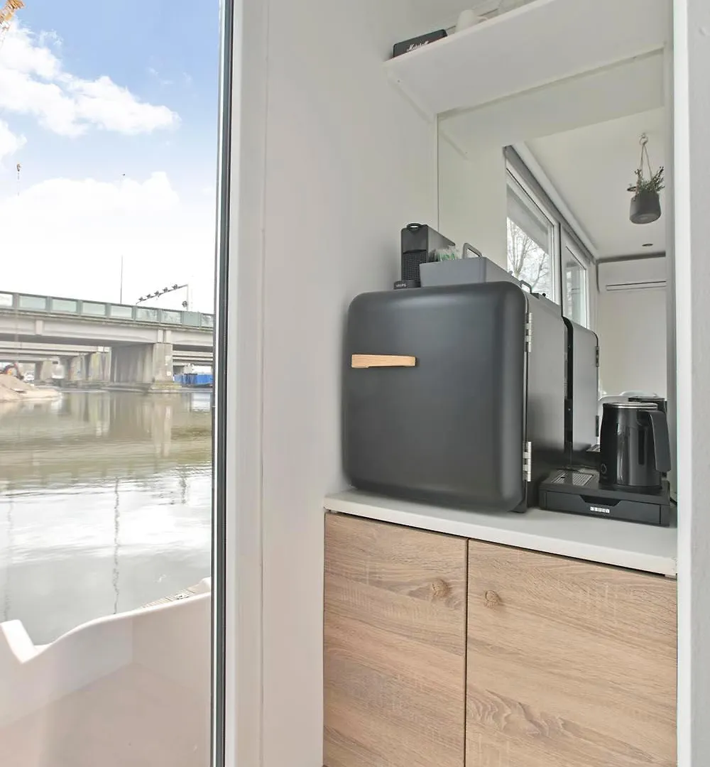 Bed & Breakfast Houseboat The New Lake - Nieuwe Meer Amsterdam Holland