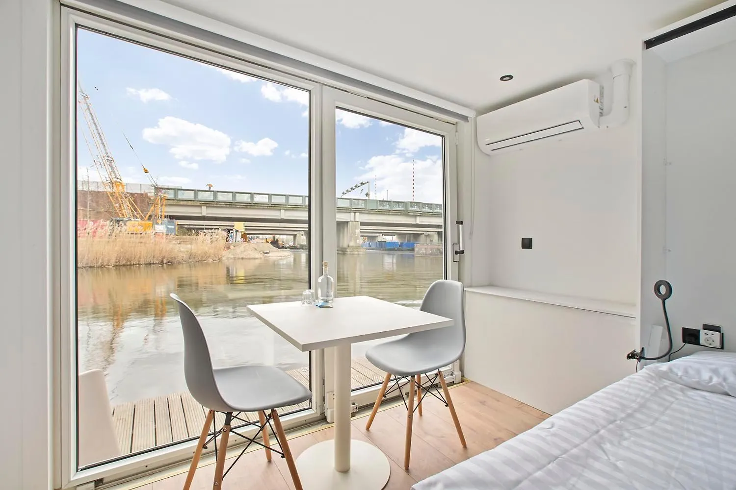 Houseboat The New Lake - Nieuwe Meer Amsterdam